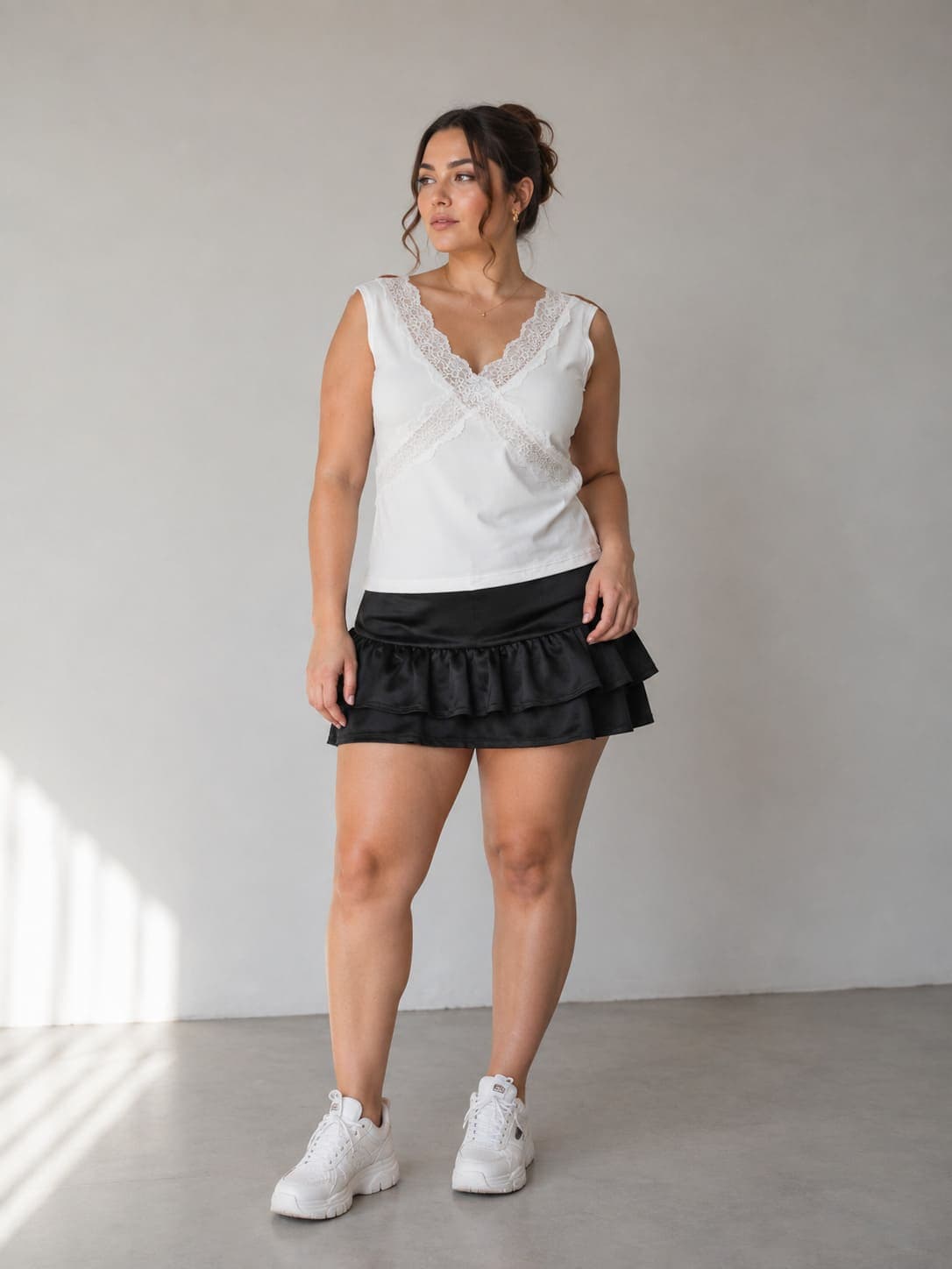 Musculosa cruzada puntilla blanca