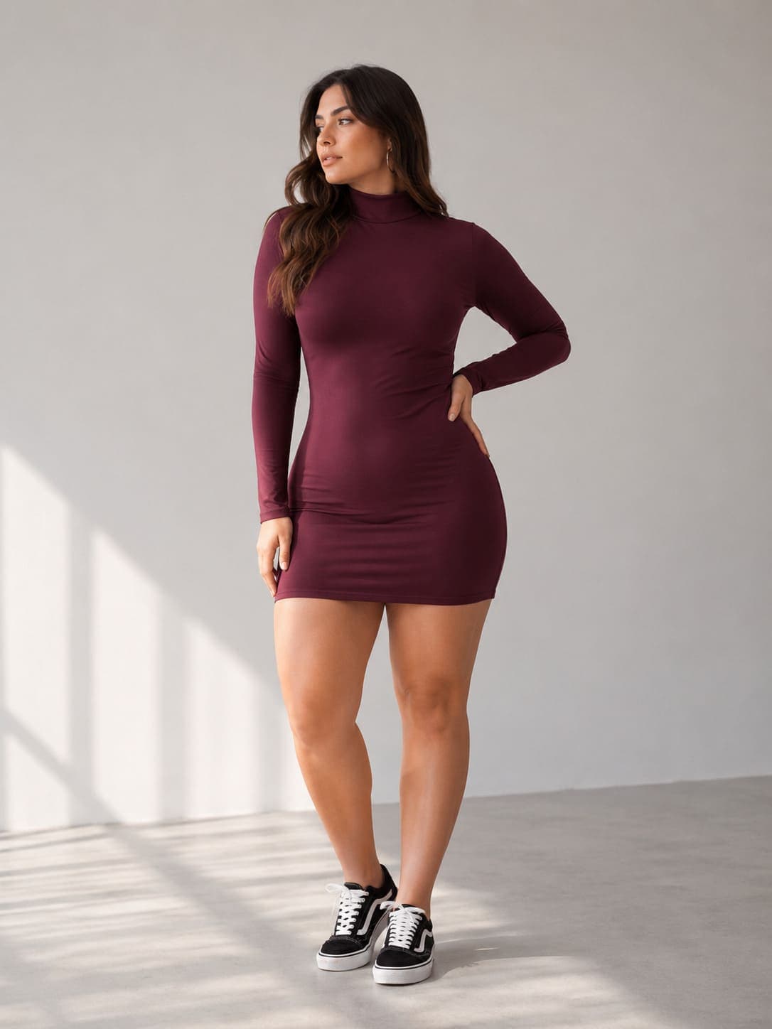 Vestido cuello alto bordo
